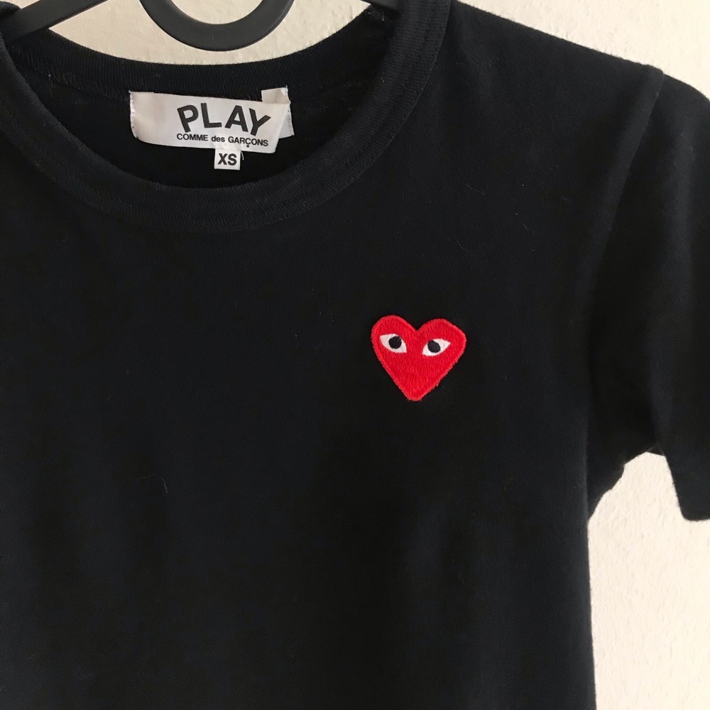 Comme des garçons play black tshirt authentic